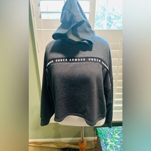 Under Armour cropped hooded sweatshirt sz XL
